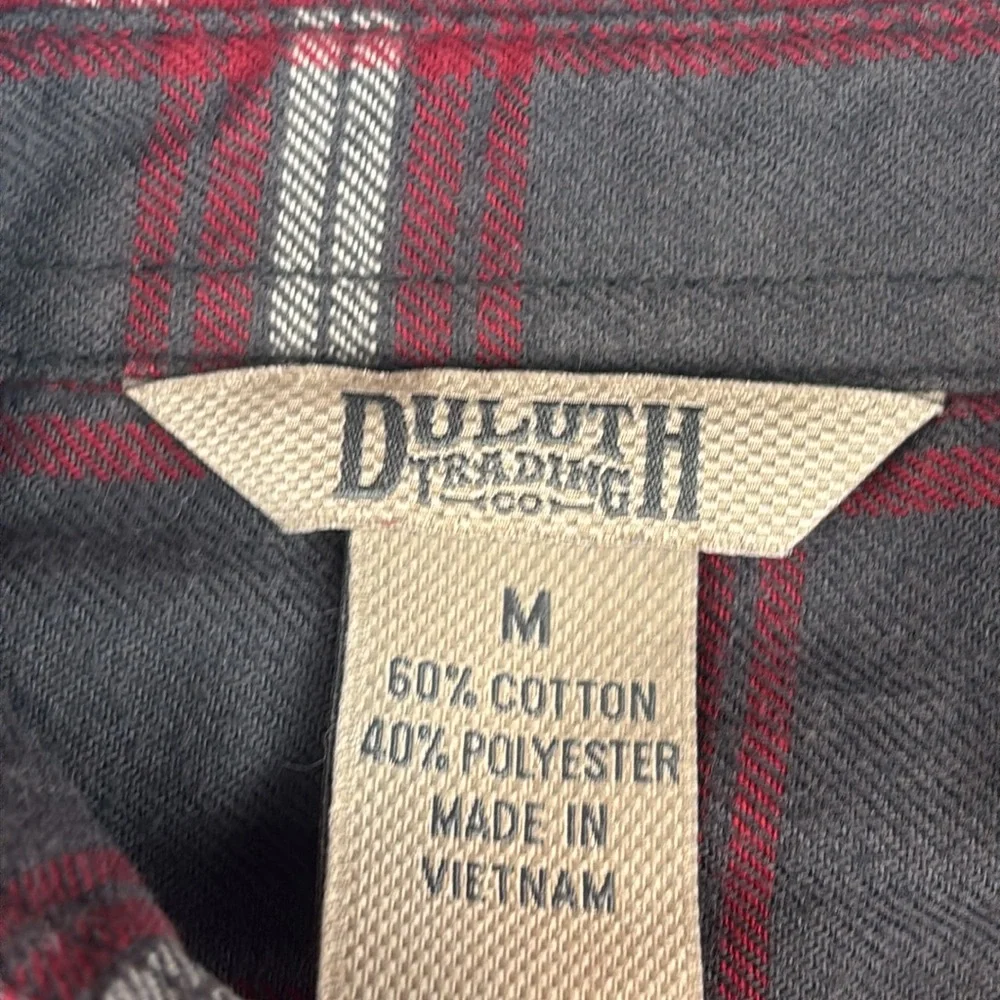 Duluth Trading Co Woman's Checkered Button Up Shirt Medium